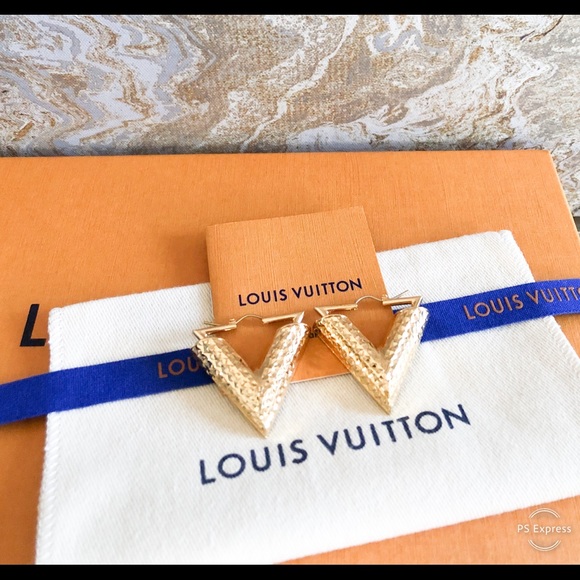 Louis Vuitton Essential V Guilloche Gold Earrings - Picture 4 of 12